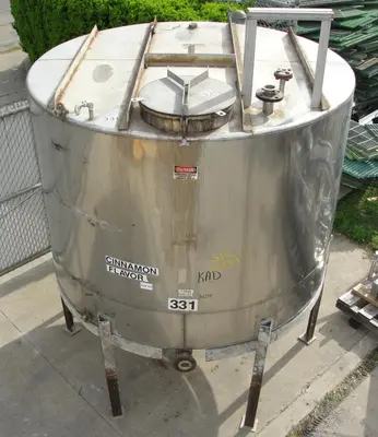 SPC6739  Tank 1530 gallon vertical tank, 304 SS, slope