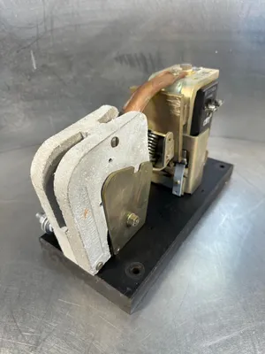 GE General Electric Y101A2 DC Contactor Relay 150 DC Amps 600V (4A-29)