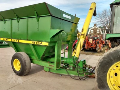 USED JOHN DEERE 1210A