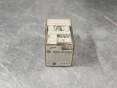 NEW ALLEN-BRADLEY 700-HA33A24