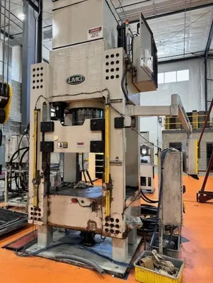 2015 LMG 1000 Ton molding press | Kempler Machinery (1)