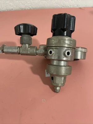 MATHESON 3800 GAS REGULATOR FAST SHIPPING +WARRANTY