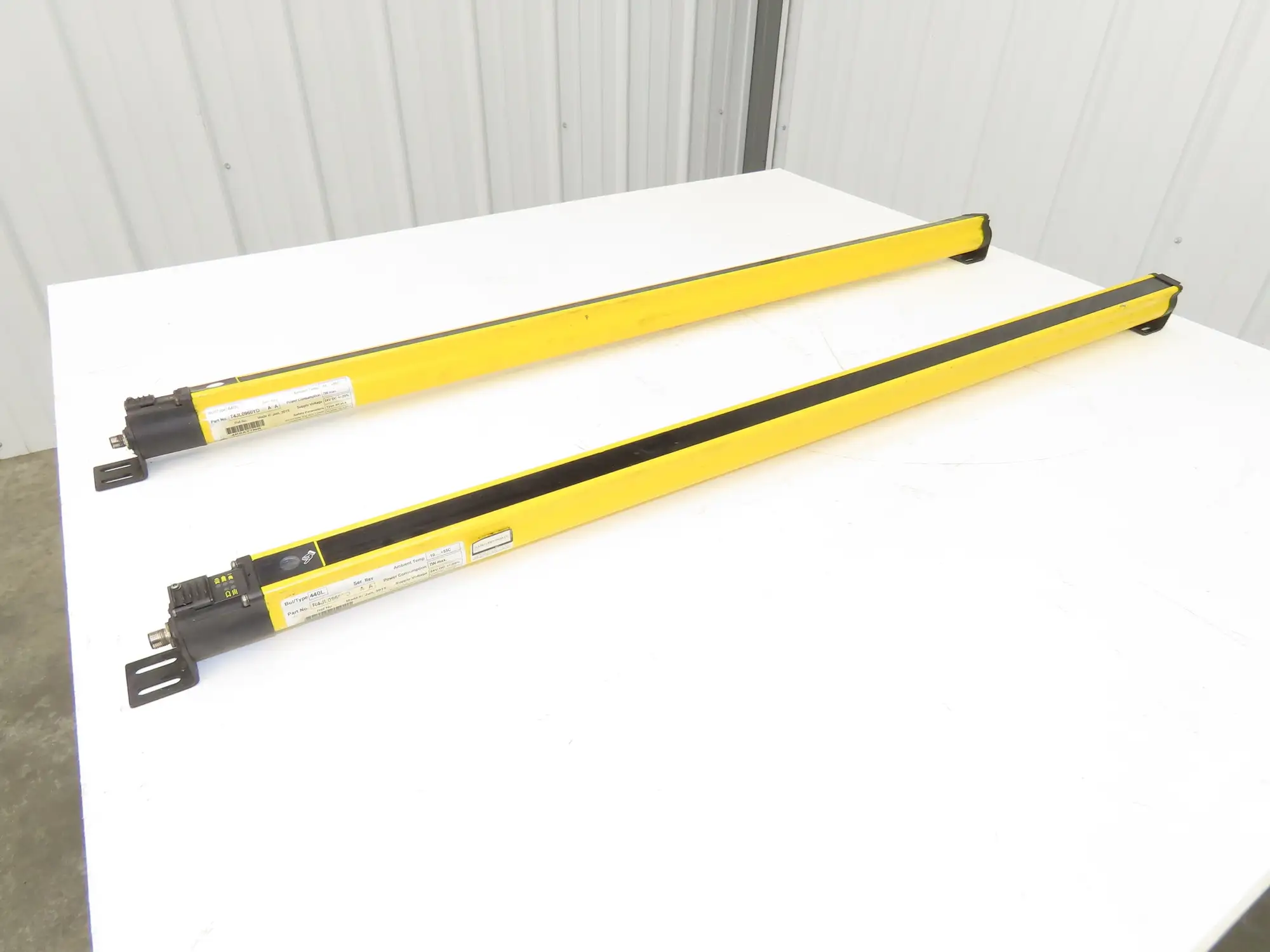 440L-P4J0960YD Guardshield Safety Light Curtain Transmitter/Receiver Set -READ