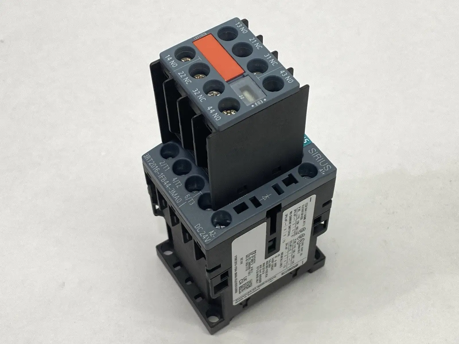 3RT2016-1FB44-3MA0 | Siemens  Power Contactor 2NO 2NC 3-Pole 9A 4kW 24VDC - New Other