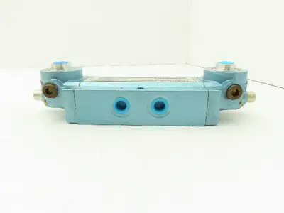 Skinner S3AAGBX2 Pneumatic Directional Control Valve 5-Way 3 Pos 150 PSI 1/4"NPT