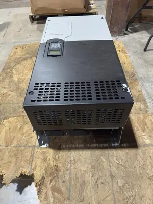 ALLEN BRADLEY 20GWANC415AN6VNHN8-RW AC DRIVE LIQUID COOLED 3 PHASE OUTPUT #S682