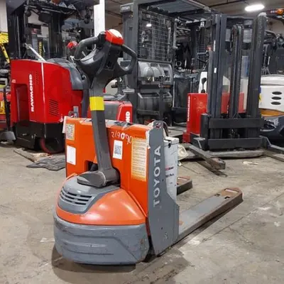 USED 2018 TOYOTA 8HBW23