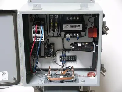 USED ENCLOSURE WITH 2 CARLO GAVAZZI RA4890HA12, MICRON B100MBT713XK  / CONTROLLER