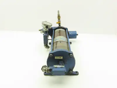 Cleveland Gear Farval TS30FKGXA Pneumatic Grease Pump Lubricator 5 Liter