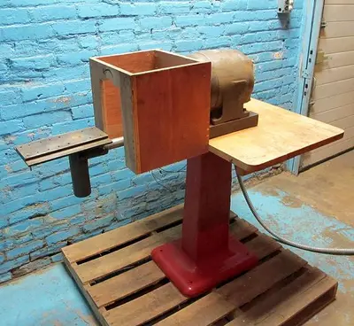 Bignell Chucking Machine w/ 4" Doming Head 3 Phase 3 HP 220/440V