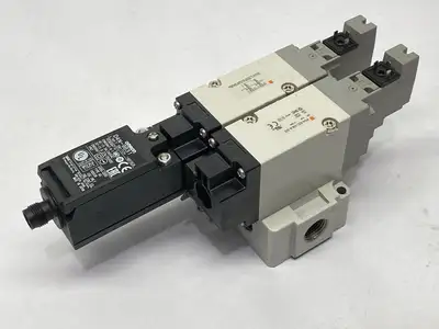 VP544-5DZ1-03N-M-X538 | SMC  Dual Solenoid Valve Assembly - For parts or not working
