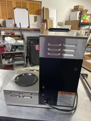 New | in-Stock Bunn Used Bunn 13300.0013 VP17-3 Low Profile Pourover Coffee Brewer Machine with 3 Warmers 120V Coffee Equipment Illinois US | Falcon Restaurant Supply #1375858