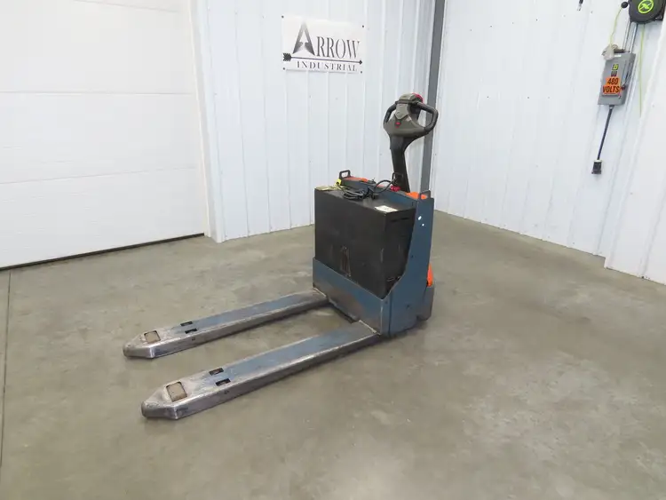 Used TOYOTA _UNKNOWN_ Pallet Lifters Indiana US | Arrow Industrial #762363