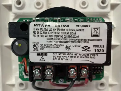 USED EATON WHEELOCK MULTITONE STROBE AUDIBLE ALARM, WHITE, WEATHERPROOF