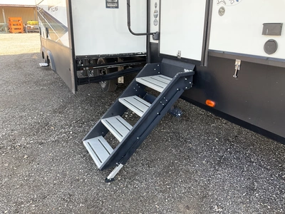 Used 2018 MOMENTUM 395M Campers, Caravans, Motorhomes Michigan US | Miedema Asset Management Group #1334425