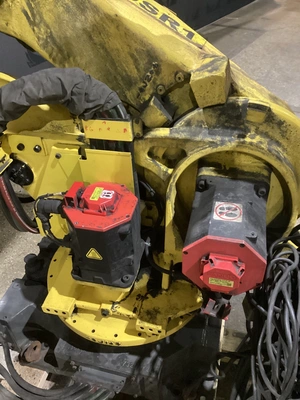 USED FANUC R-2000IB/210F + R30IB
