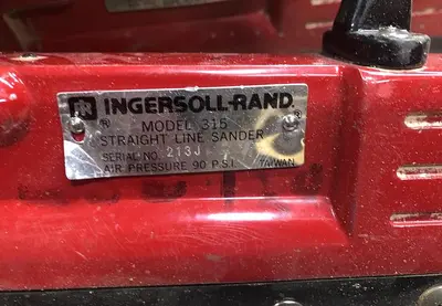 LOT OF PALM AND STRIGHT LINE PNEUMATIC HAND SANDERS