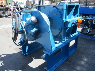 Radmark, single roll granite/rock crusher pulverizer w/hydraulic motor
