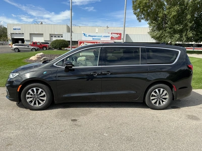 Used 2024 CHRYSLER PACIFICA HYBRID Vans Michigan US | Miedema Asset Management Group #1461350