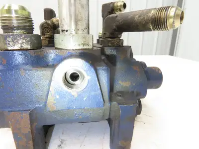 Toyota 67730-15301-71-B Hydraulic 4-Spool Forklift Mast Control Valve Off 5FBE15