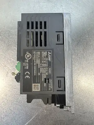 MITSUBISHI FR-D720-014-NA INVERTER 2.3A 3PH 200-240VAC 50/60HZ -(BIN-1.5.1)