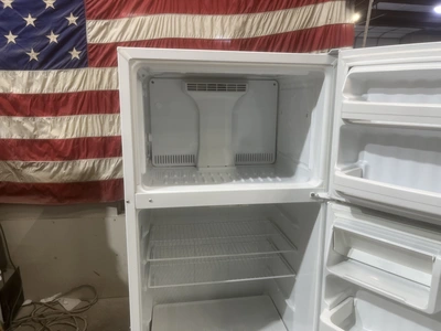 USED HOTPOINT FREEZER ON TOP