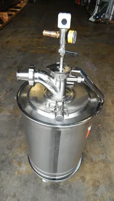 USED MULLER 100 LITER PRESSURE TANK 40102417