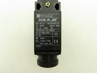 Telemecanique XCK P102H7 Limit Switch Roller Plunger 240vac 3A