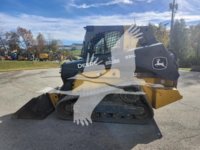 USED 2022 DEERE 331G