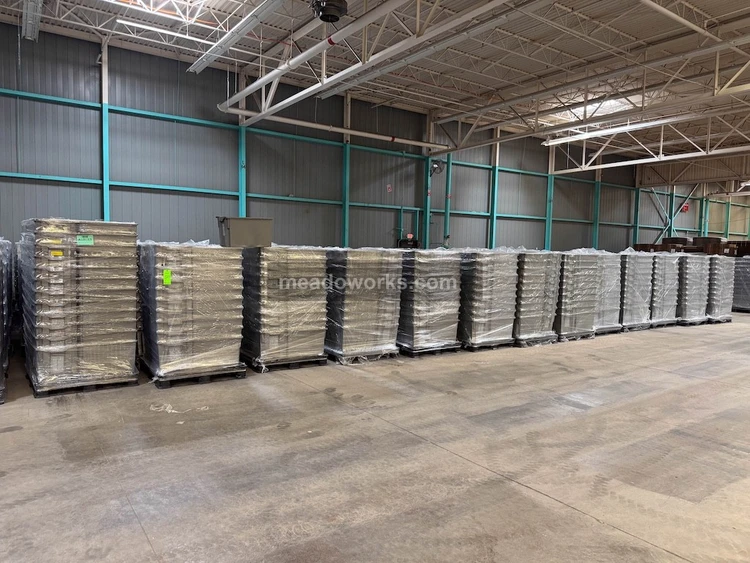 Used Plastic Totes Stack and Nest Containers Shipping Containers Illinois US | Meadoworks #1514565