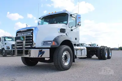 New | in-Stock 2026 MACK GRANITE 64BR Cab Chassis trucks Texas US | Roll Off Truck World #1491873