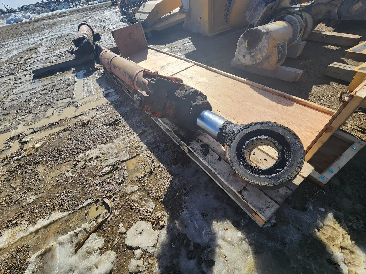 EX3600-5 FS Dump Cylinder RH