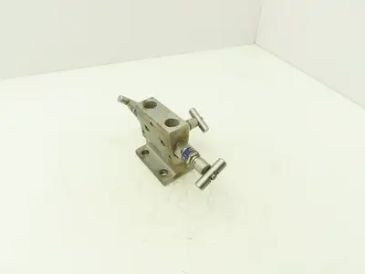 Kenmac MSTB4NCT 3 Valve Differential Pressure Manifold SS Ball Tip 1/2" NPT