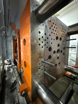 2012 HUAHONG HR320PE Injection Molding Machines | ListingHippo (18)