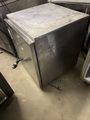 174-0040 Delfield 27” Undercounter Self Contained Cooler