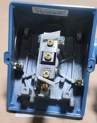 NEW United Electric Controls J400-554