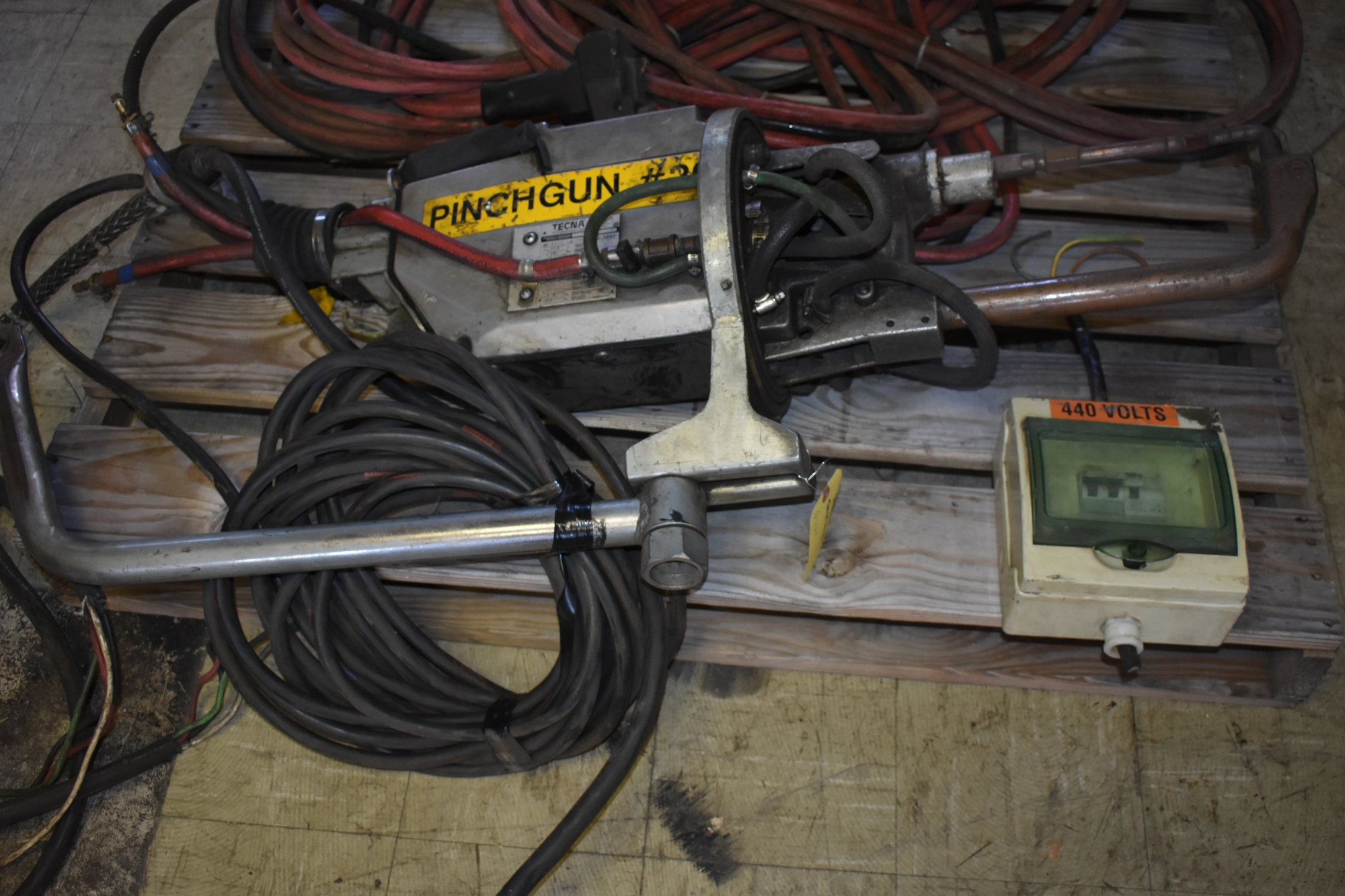 USED 2004 TECNA 3323