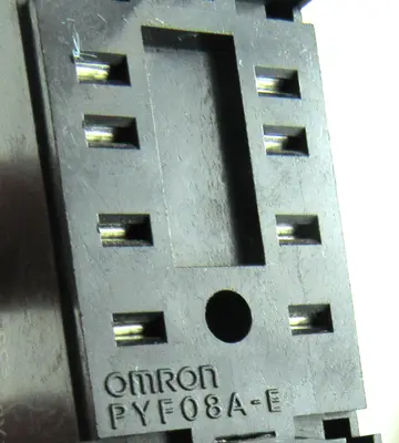 USED OMRON PYF08A-E