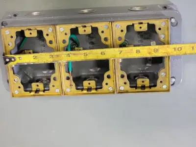 USED HUBBELL B4333