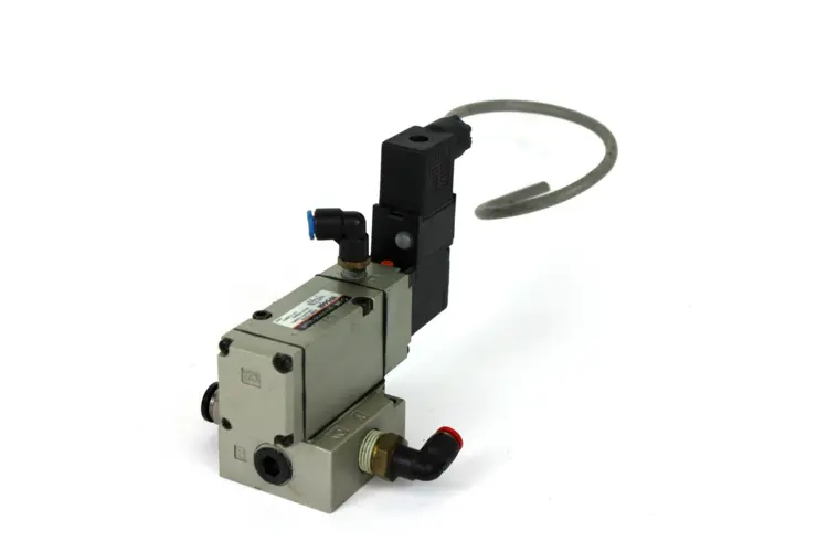 Used SMC VP544R Solenoid Valves | Industrial Parts R Us Inc. #360632