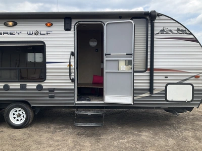 USED 2015 CHEROKEE GREY WOLF