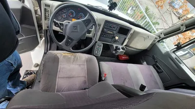 2013 International 4300 flat deck truck w/ Air Brakes