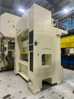 USED 1988 KOMATSU E2M200