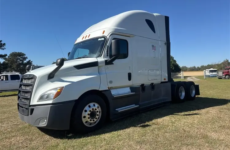 Used FREIGHTLINER CASCADIA 126 SLEEPERCAB _UNKNOWN_ Misc Trucks North Carolina US | Mitsubishi HC Capital America #339776