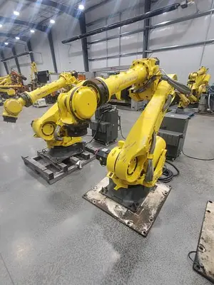 USED 2015 FANUC R-2000IC/210F