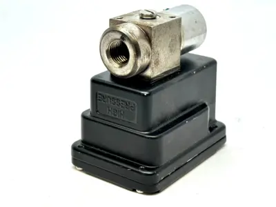 645-2 | Dwyer  Wet/Wet Differential Pressure Transmitter 0-5 PSID 4-20MA 24VDC - Used