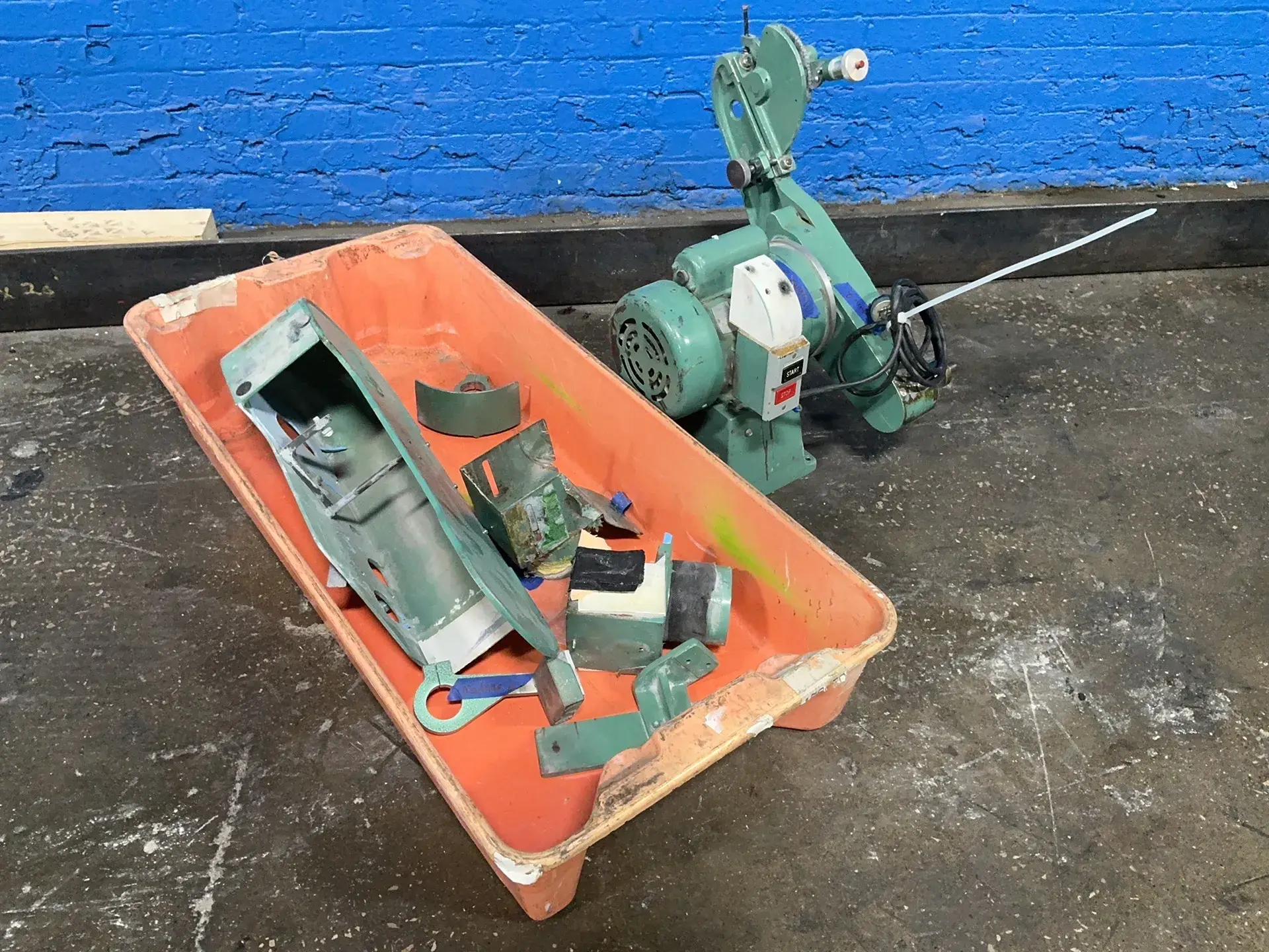 Used _UNKNOWN_ _UNKNOWN_ Belt Grinders Including Sanders Ohio US | HGR 24 #1370351
