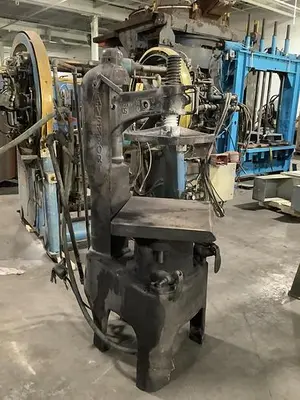 USED DAVENPORT MACHINE & FOUNDRY CO TYPE 10JX MOULDING PRESS