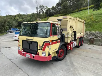 USED 2011 AUTOCAR XPEDITOR