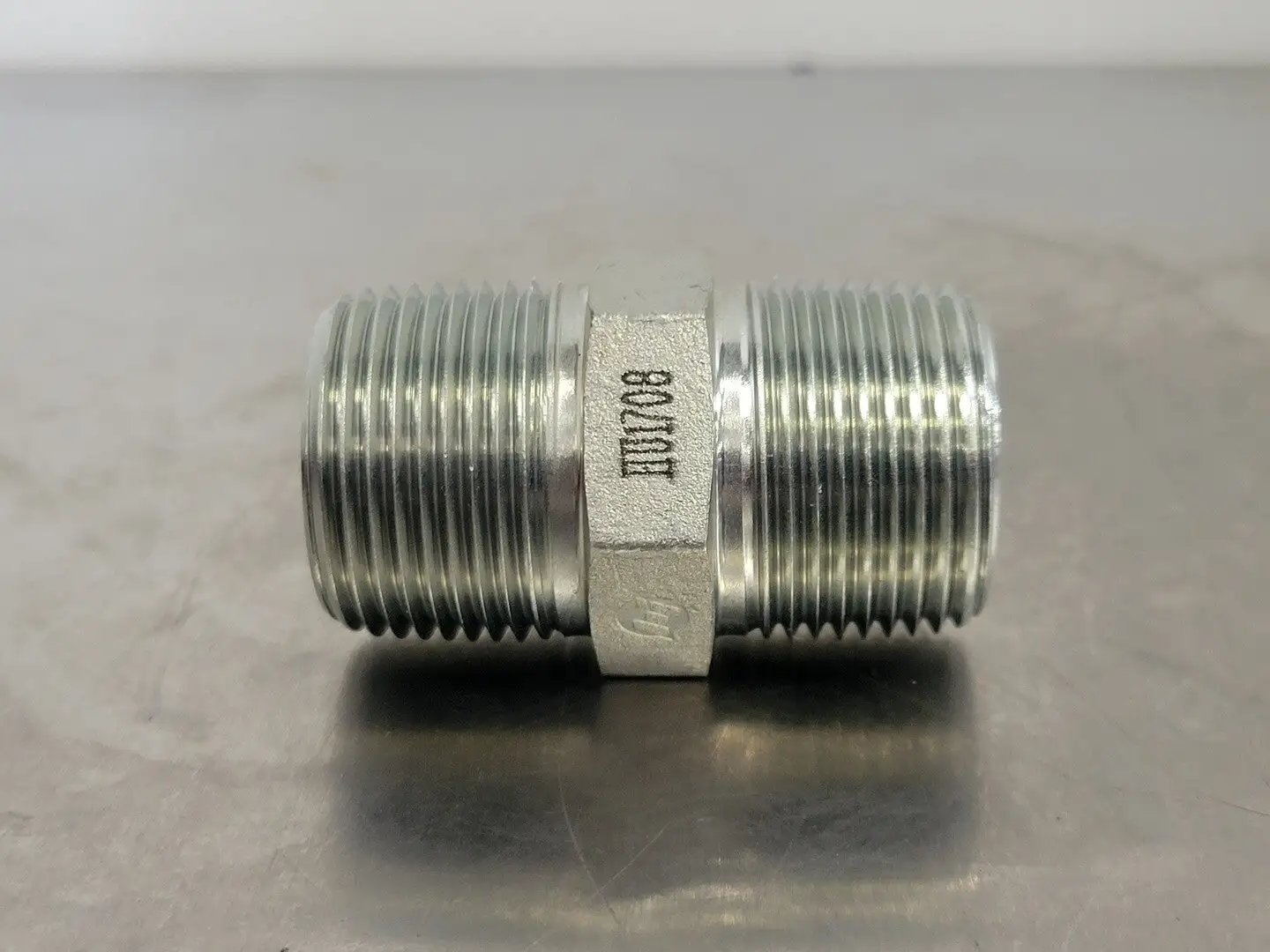 Hydraulic Adapter M-16 NPT X M-16 NPT 1" x 1" (Bag of 2)